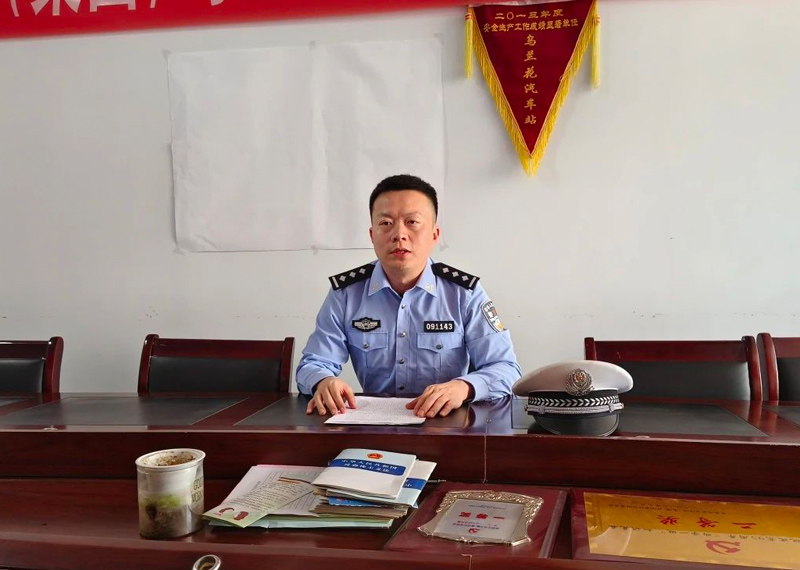 四子王旗交警走进客运企业,查安全讲教育2.jpg