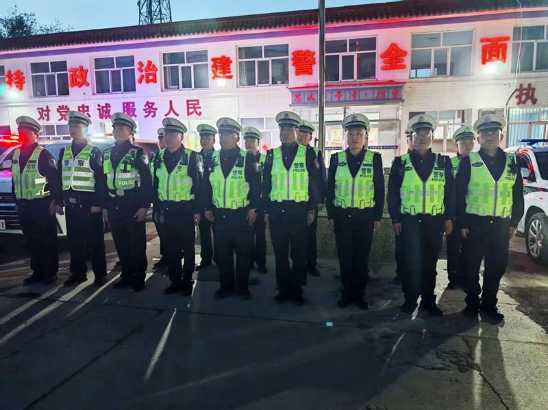 化德县交管大队组织开展打击酒驾醉驾等重点交通违法行为专项整治行动2.jpg