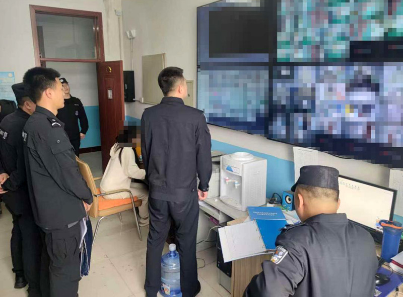 内蒙古和林格尔县公安局:筑牢校园反恐防线,安全检查护航成长2.jpg