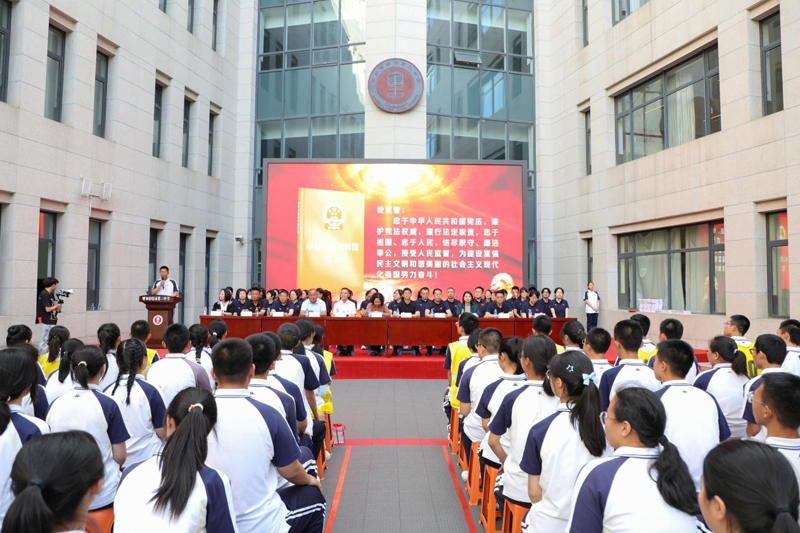 院长履职法治副校长 1.jpg