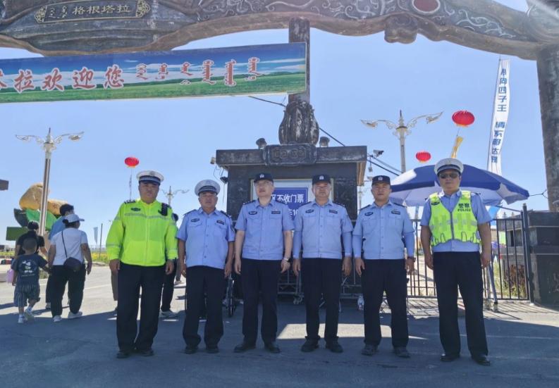 四子王旗交管大队圆满完成乌兰察布市第十四届旅游那达慕开幕式安保任务3.jpg