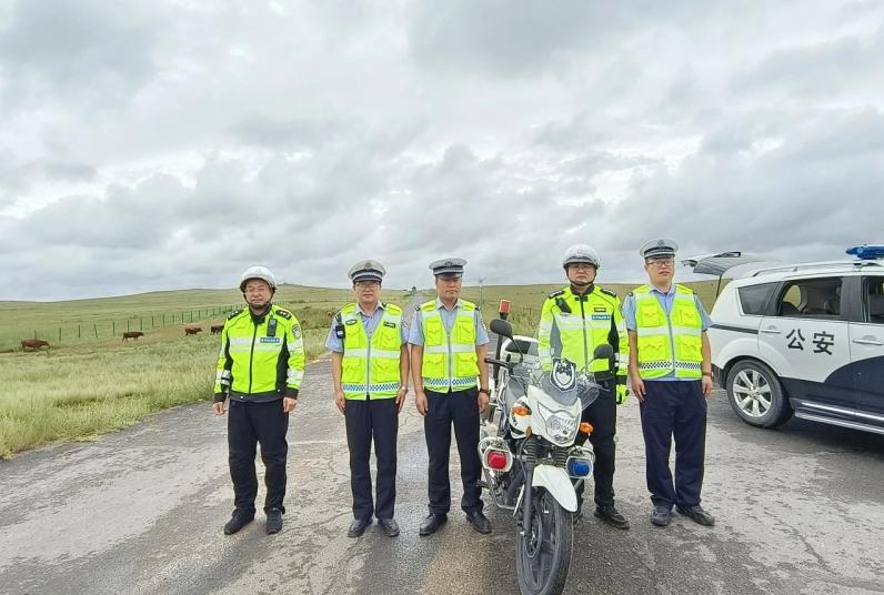 四子王旗交管大队圆满完成乌兰察布市第十四届旅游那达慕开幕式安保任务6.jpg