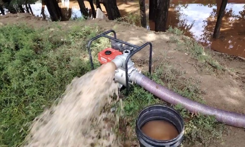 清水河县公安局喇嘛湾派出所凌晨排涝纪实3_副本.jpg