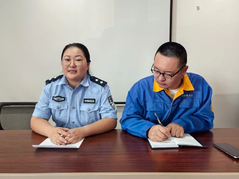 四子王旗交警走进危化品运输公司开展交通安全知识讲座3.jpg