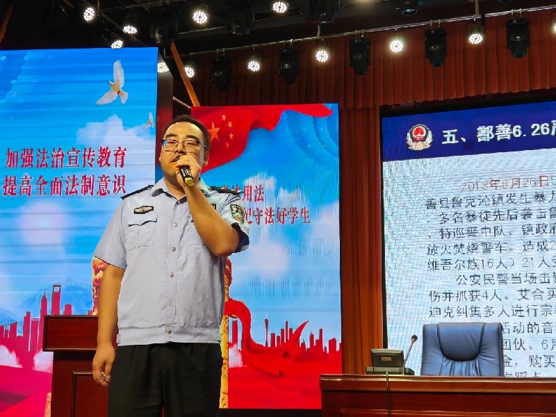 兴和县公安局:用“藏蓝火焰”点燃秋季开学的第一束光5.jpg