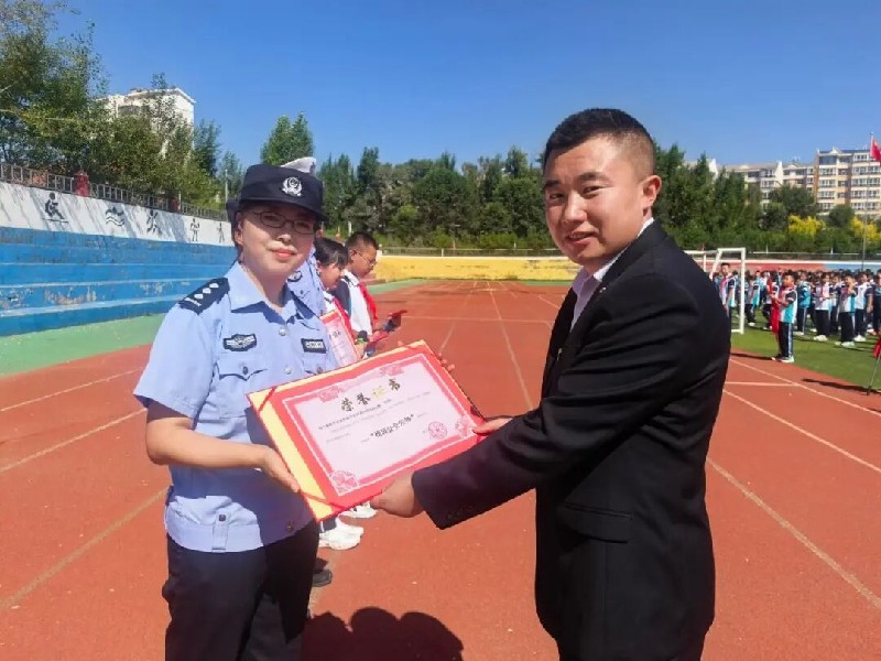 多警种联合护航！内蒙古乌兰察布市集宁公安为新学期校园安全“站岗”