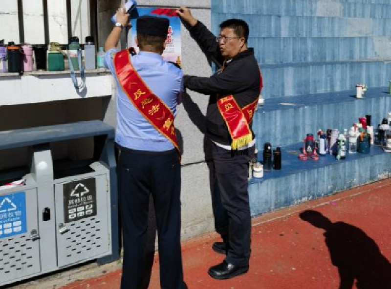 乌兰察布市公安局集宁分局:“开学第一课”传递反恐知识,守护校园平安3.jpg