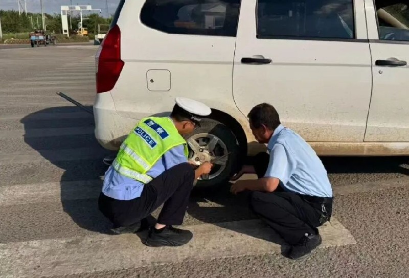 执法有温度,服务见真情——清水河交警暖心为民服务事迹2.jpg