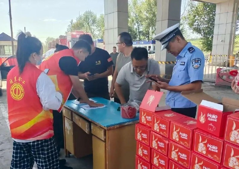 执法有温度,服务见真情——清水河交警暖心为民服务事迹3.jpg