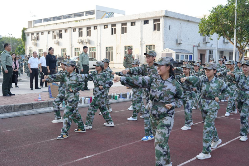 广东省珠海警备区领导调研检查珠海市卫生学校学生军训工作