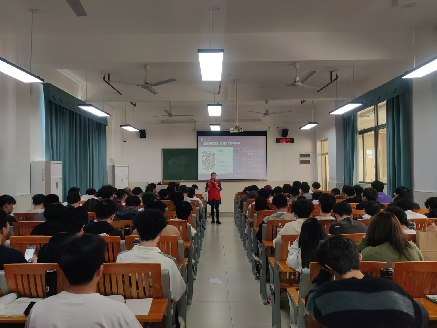 广州：反诈宣传进大学 普法教育零距离