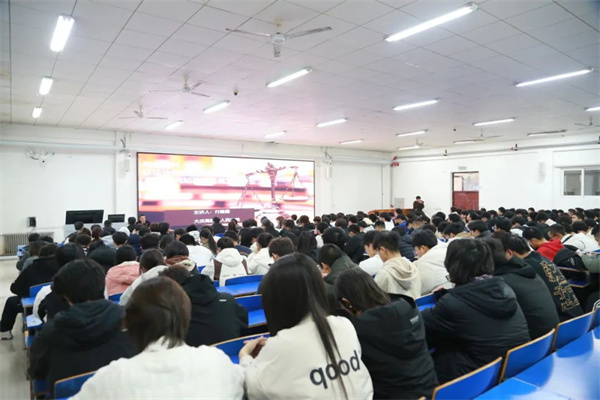 黑龙江省大庆市高新区人民法院法官赴高校开展普法宣教活动