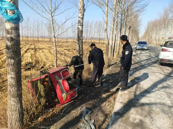 黑龙江省肇东公安：民警暖心救援 传递公安正能量