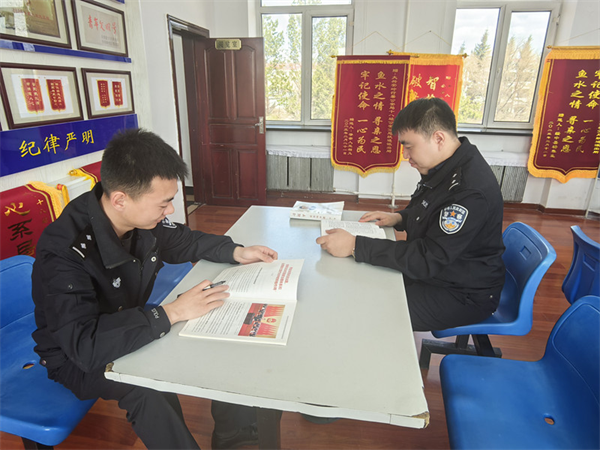 黑龙江省大兴安岭地区公安局十八站分局开展“书香警营，文化育警”主题读书活动