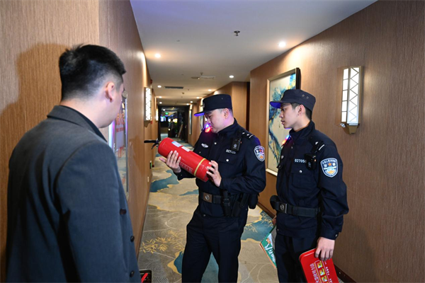 黑龙江省冰城公安：“九小场所”除隐患 筑牢防线保安全