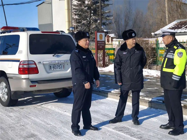 黑龙江省黑河市五大连池市公安局主要领导和分管领导密集深入一线督导检查当前主要工作及做好雪天道路交通安全管理工作