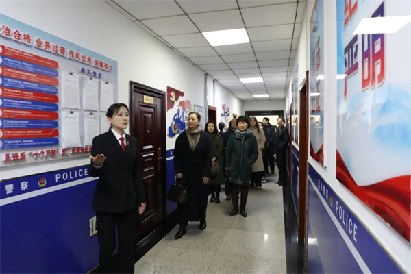 黑龙江省哈尔滨市香坊区人民法院第207次公众开放日：文联、社区法治同行 旁听庭审以案释法