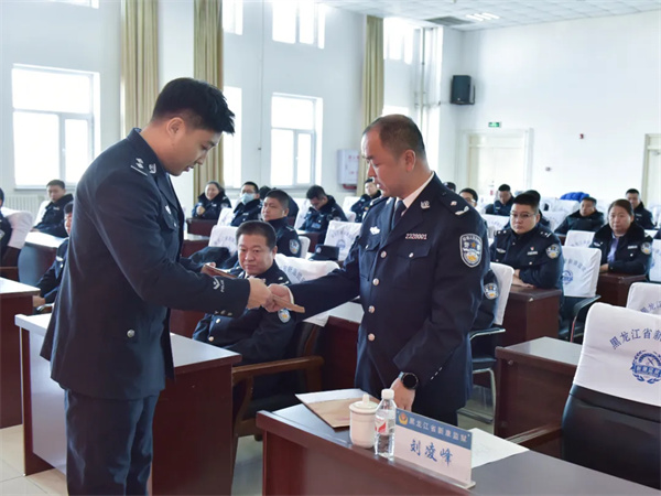 黑龙江省新康监狱举办“利剑—2024”医护民警职业技能竞赛