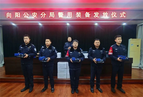 “配装赋能 助力亚冬”——黑龙江省佳木斯市公安局向阳分局为亚冬会安保民警发放警用装备