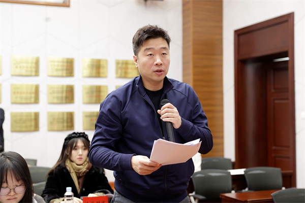7、法治日报记者提问。王雅文 摄.JPG