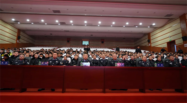 黑龙江省青冈县公安局举办2024年度民警荣退暨新警授衔仪式