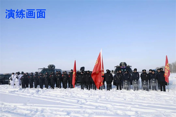 黑龙江省鹤岗市县两级巡特警开展跨区域集结拉动演练