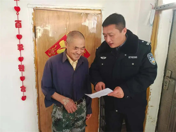 黑龙江省鸡西市富源派出所：防盗宣传进辖区 警民携手护家园