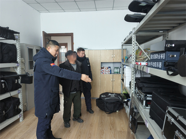 黑龙江饶河公安：帮扶群众暖民心 群众致谢送锦旗