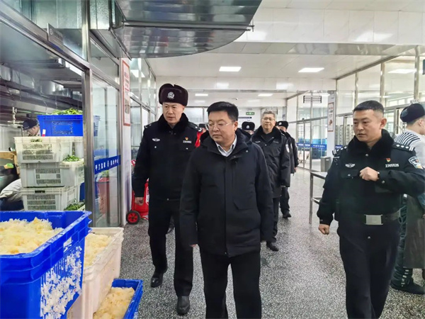 刘旭东深入黑龙江省哈尔滨监狱、呼兰监狱开展安全检查与节日慰问
