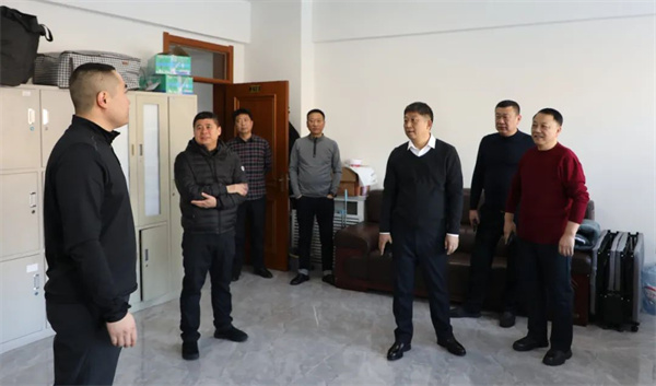 节后慰问鼓干劲 奋楫扬帆启新程——黑龙江省绥棱县人民法院党组看望慰问全院干警