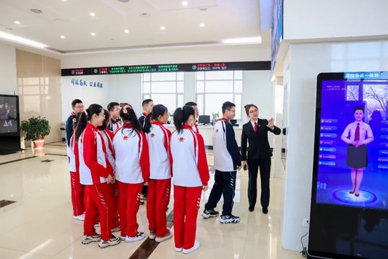吉林省珲春市人民法院：中学生走进法院 开启新年法治之旅