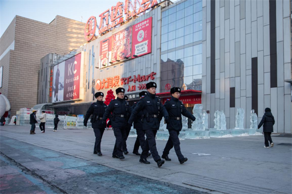 黑龙江省哈尔滨市公安局香坊分局：警灯闪烁护航亚冬会！筑牢赛事“平安线”