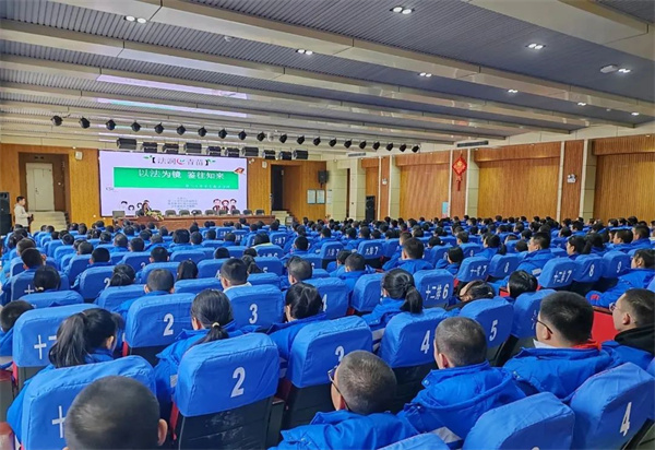 黑龙江省佳木斯中院：法治第一课开讲