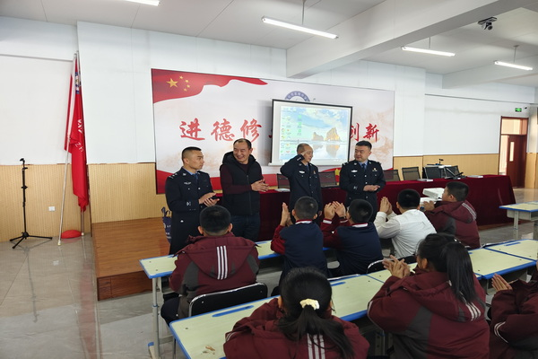 黑龙江省绥化北林公安上好“开学第一课”