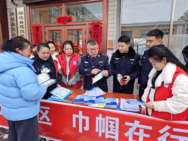 黑龙江省绥棱县公安局新兴派出所：联合社区深化法治宣传教育