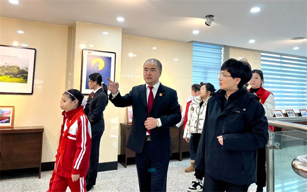 绥化市北林区人民法院第112次公众开放日：走进法院“零距离” 法治之光伴成长