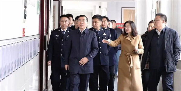 黑龙江省鸡西市委常委、政法委书记高启民就全市禁毒社会化工作开展专题调研