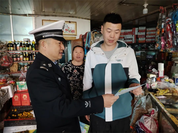 黑龙江省绥化市公安局交通警察支队：春耕农忙正当时 交通安全“警”相随
