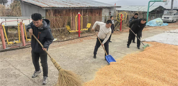 黑龙江省孙吴县人民法院：“驻”进心里 帮在实处