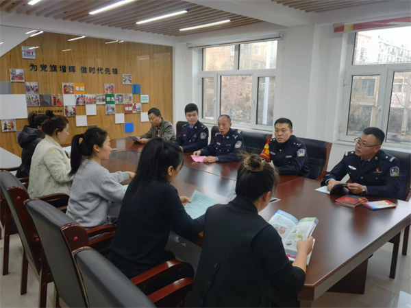 黑龙江省绥棱公安：网警走进社区座谈 携手宣传护平安
