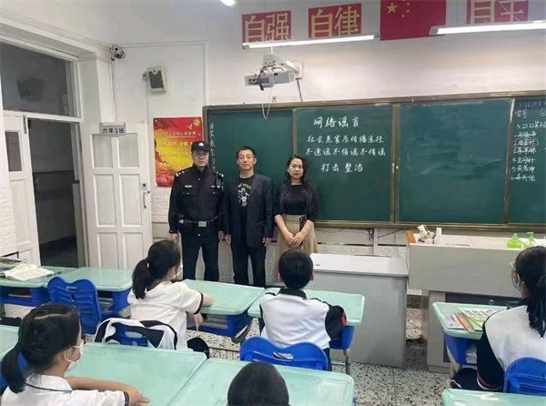 黑龙江省哈尔滨市公安局道里分局深入七十六中学组织召开打击整治网络谣言工作座谈会