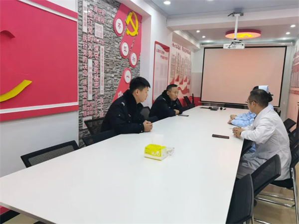 黑龙江省海伦市公安局雷炎派出所走进辖区医院召开打击整治网络谣言座谈研讨会