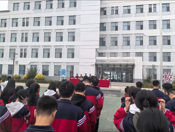黑龙江省海伦市公安局建城派出所走进校园召开打击整治网络谣言座谈研讨会
