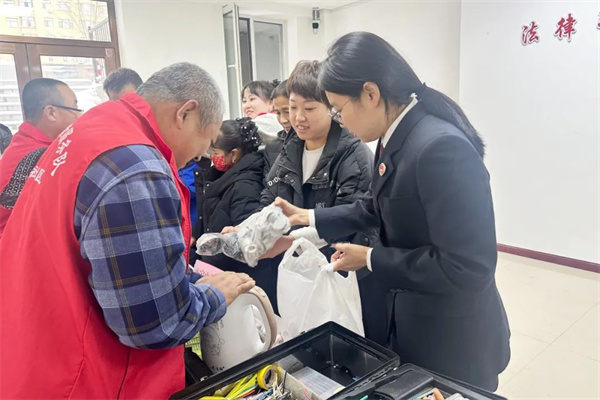 黑龙江省七台河市人民检察院开展“普法宣传进社区 为民服务暖人心”活动