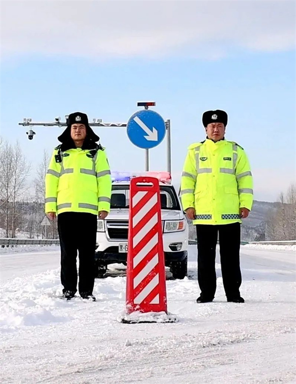 黑龙江省鸡西公安以雪为令斗严寒 闻雪而动保平安