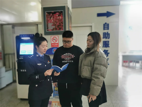 黑龙江省鹤岗市公安局出入境管理处开通“绿色通道”护航学子研学路