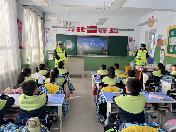 黑龙江省林区公安局林口分局交警大队掀起122“全国交通安全日”宣传热潮