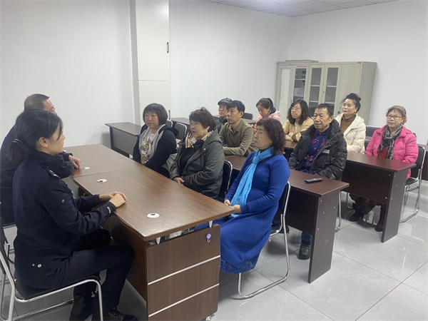 黑龙江省哈尔滨市公安局道里分局深入康安社区召开打击整治网络谣言工作研讨会