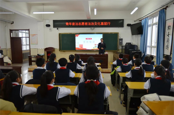 黑龙江省绥化市青冈县公安局开展全县中小学交通安全宣讲活动，筑牢冬季校园交通安全防线！