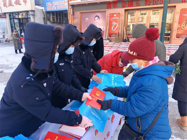 黑龙江省铁力公安：普法宣传零距离 “走心”又“走新”